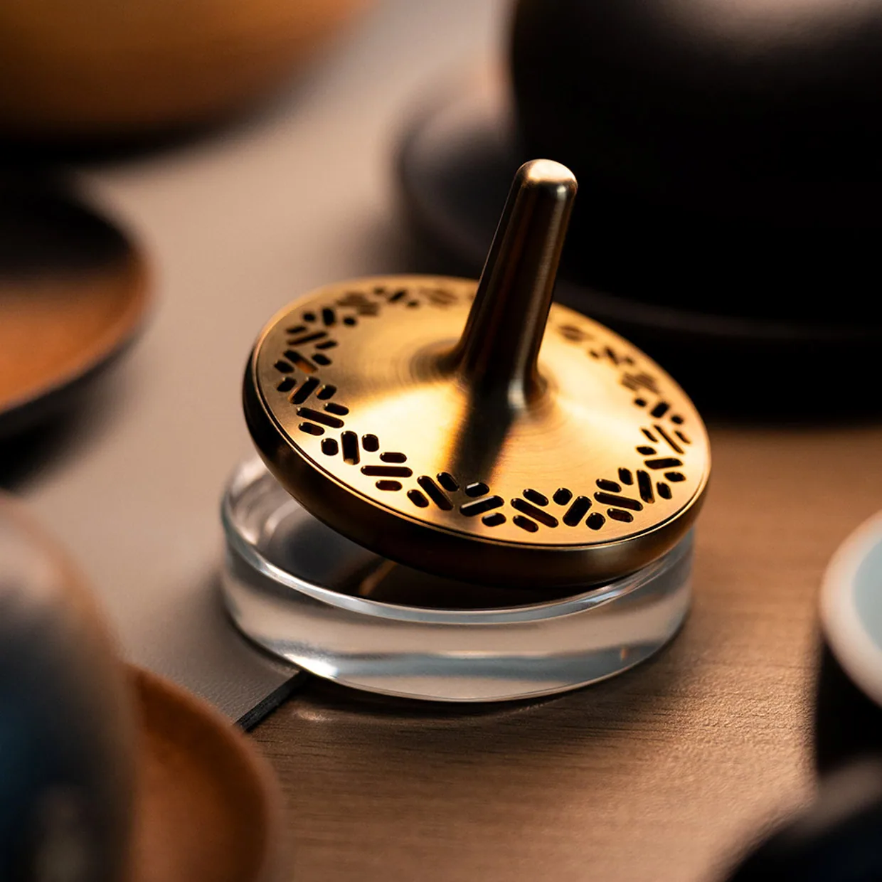 Zephyra: Scent-Diffusing Spinning Top